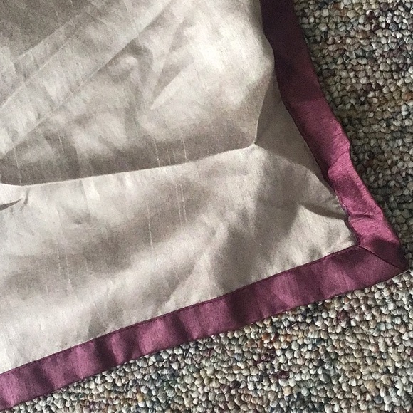 EUC Shantung poly xl pillow case - Picture 3 of 7